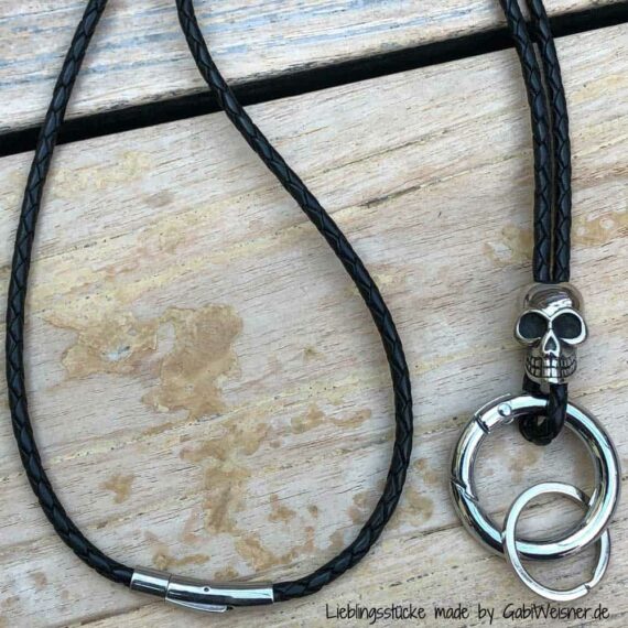 Lanyard mit Totenkopf auf Leder rund geflochten in Schwarz