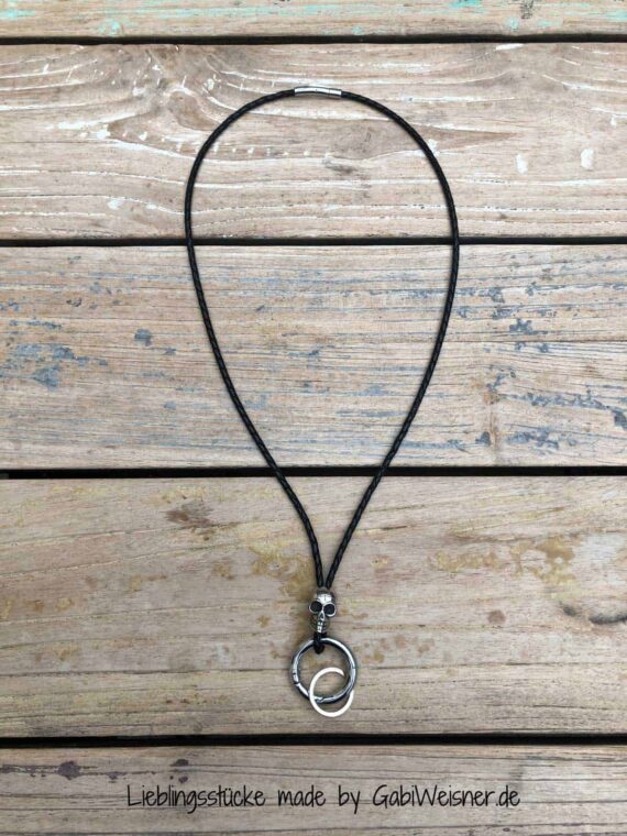 Lanyard mit Totenkopf auf Leder rund geflochten in Schwarz
