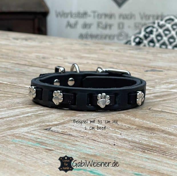 Hundehalsband aus Leder 2 cm breit, versilberte Pfoten.