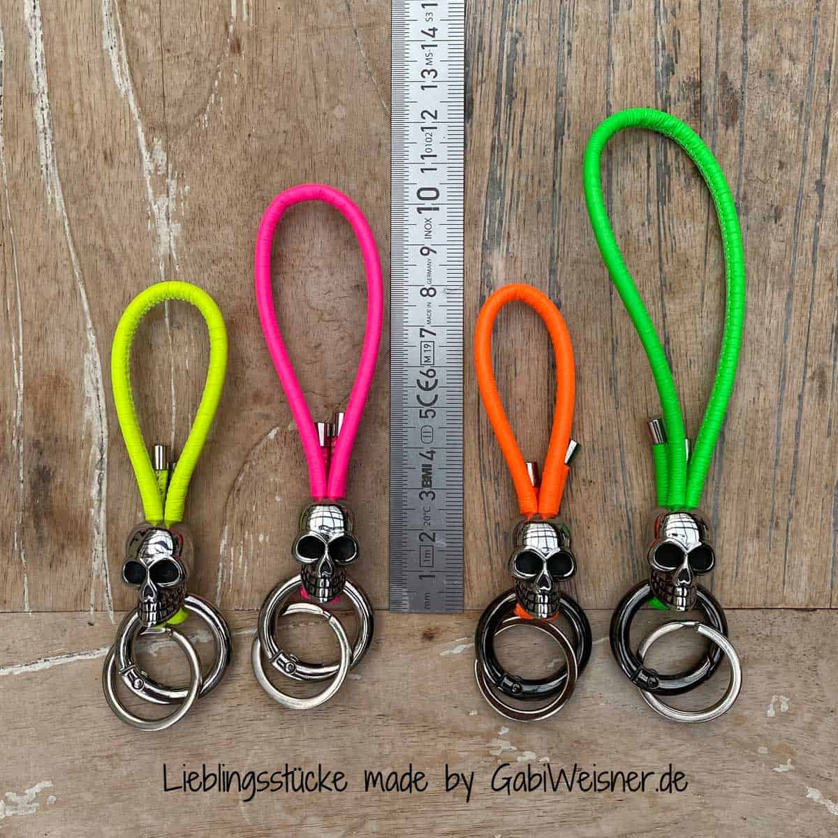 Schlüsselanhänger Neon Leder mit Skull