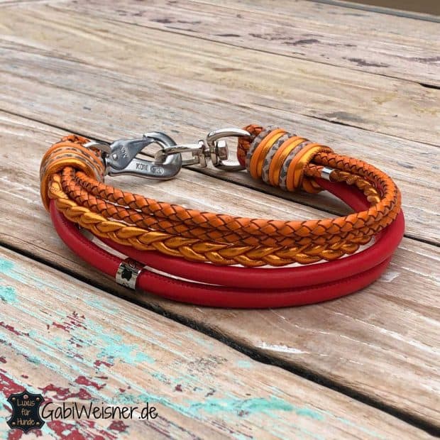 Luxus Hundehalsband aus Nappaleder in Rot, Orange und Leopard-Print. Für mittelgroße Hunde. Bestückt mit Haken und Doppelwirbel-Verschluss.