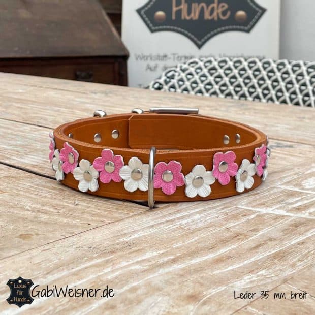 Hundehalsband mit Blumen aus Leder, 35 mm breit. Lederblumen in Weiß und Rosa.