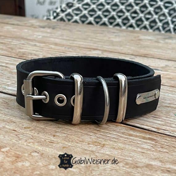 Einfaches Hundehalsband aus Leder, verstellbar in 5 oder 8 Ösen und zum Mitwachsen geeignet. Eine Lage dickes weiches Leder, 35 mm breit geschnitten,