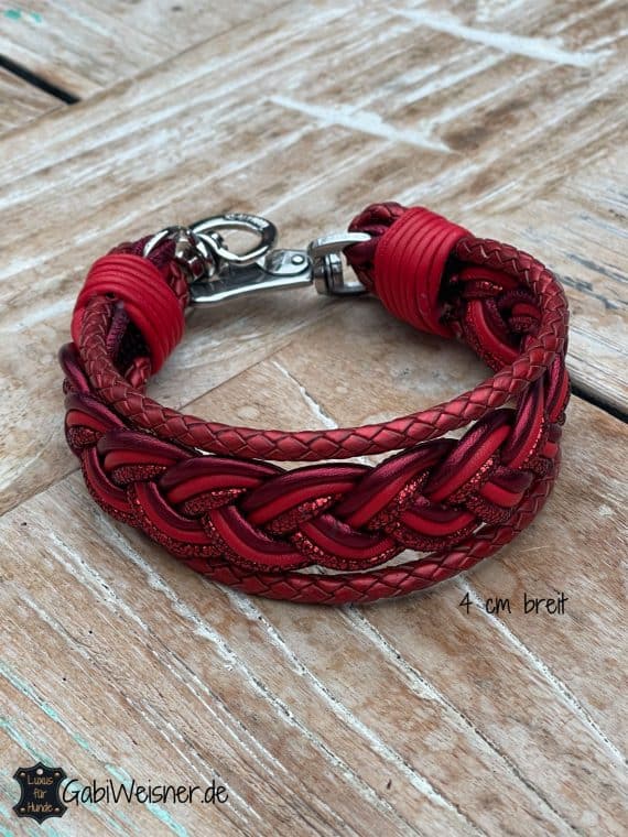 Hundehalsband aus Leder in Rot. Edle Nappaleder in 4 Rottönen 4 cm breit geflochten. Bestückt mit Haken und Doppelwirbel-Verschluss.