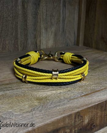 Luxus Hundehalsband aus Leder im Mix mit edlem Nappaleder in Gelb und Schwarz. Bestückt mit 3 oder 5 Ohr-Tunnel aus vergoldetem Chirurgenstahl 316L.