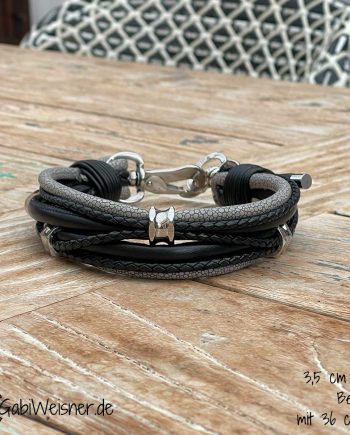 Luxus Hundehalsband aus Leder in Schwarz im Mix mit Rochenlederprägung in den zur Auswahl stehenden Farben. 3,5 cm breit und dekoriert mit 3 Ohr-Tunnel