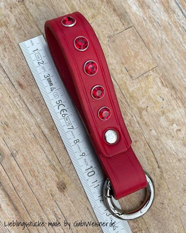 Schlüsselband aus Leder in Rot, 25 mm breit