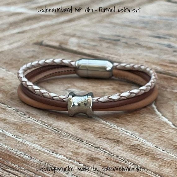 Lederarmband zum Hundehalsband mit Ohr-Tunnel, Perlmuttfarben.