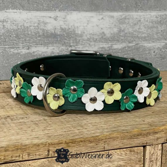 Hundehalsband mit Blumen aus Leder auf Leder in Sonderfarben