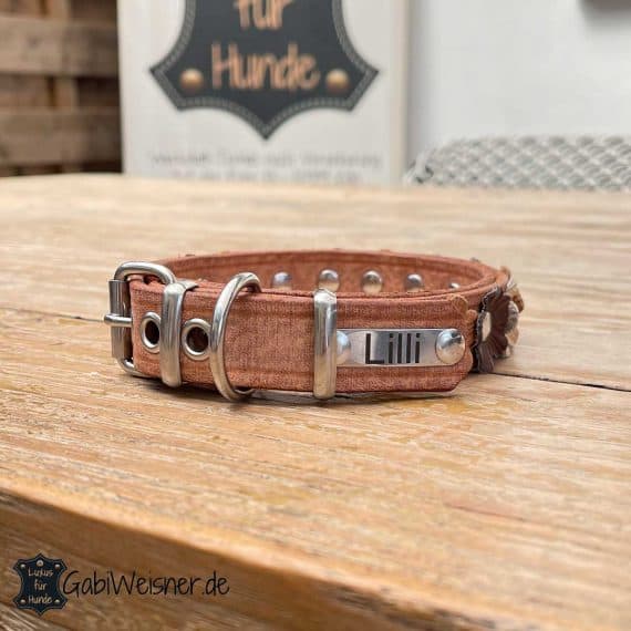 Halsband mit Blumen auf Leder und Name Lilli