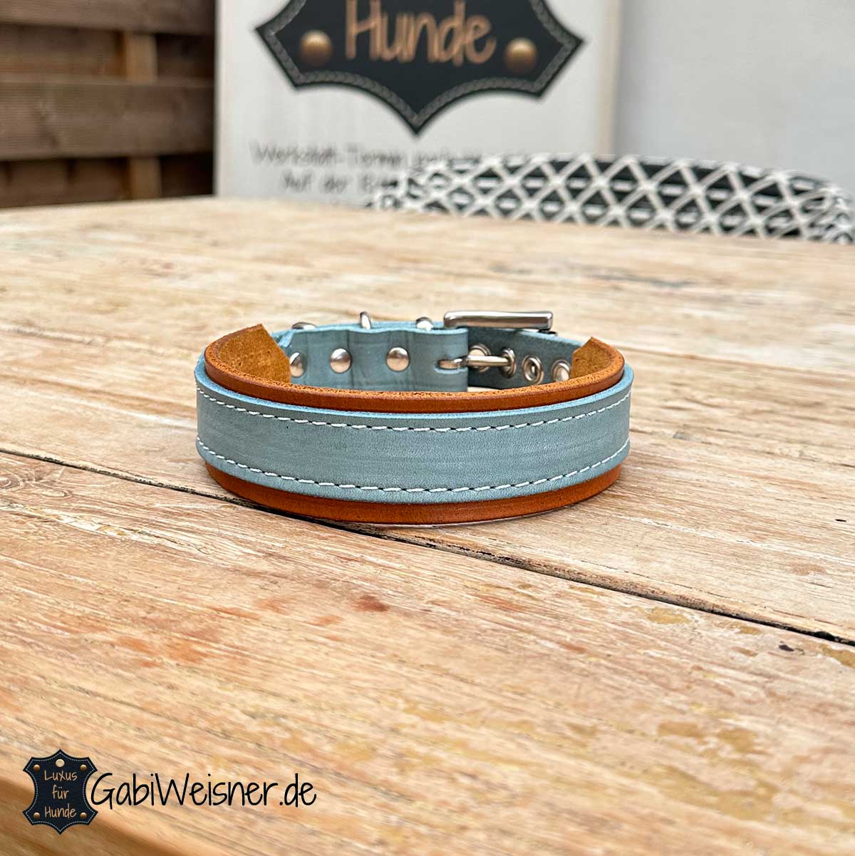 Hundehalsband Leder hellblau auf Cognac