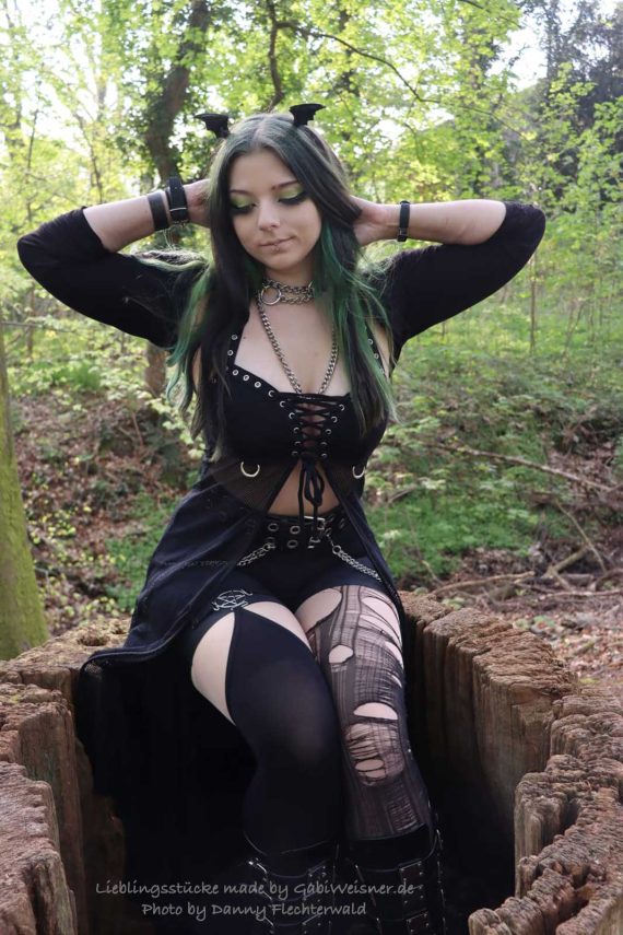 Choker aus Leder und mit Zugstoppkette. Miss Bipolar.