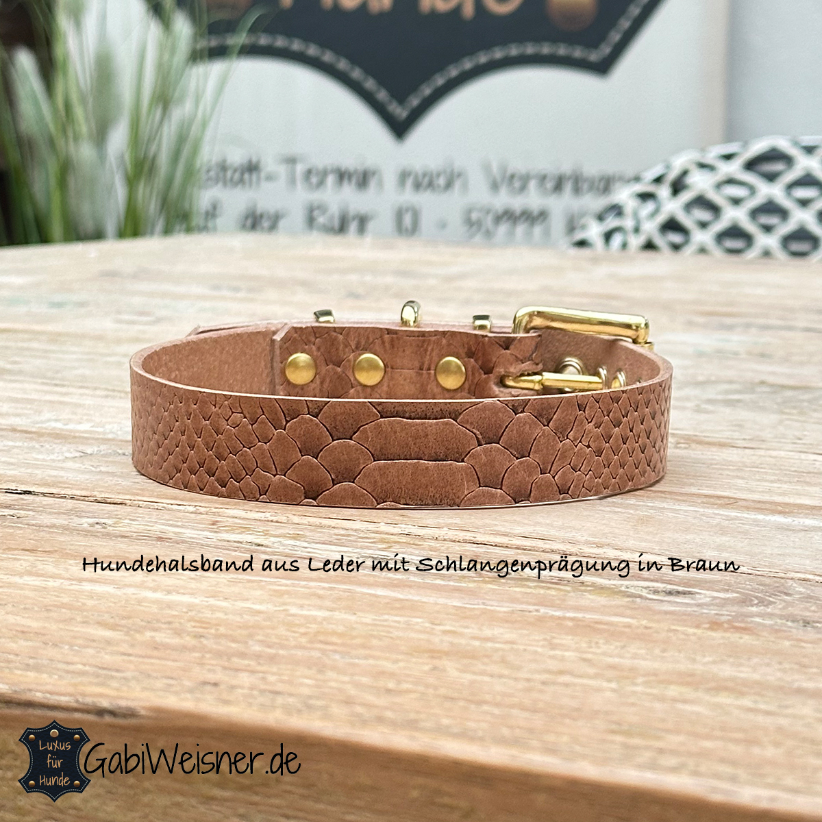 Hundehalsband aus Leder mit Schlangenprägung in Braun