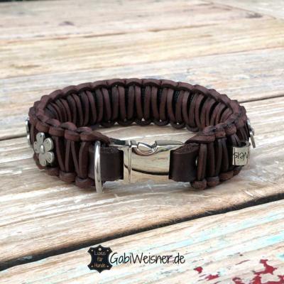 Hundehalsband-mit-Blumen-Leder-25-mm-breit-mit-Klickverschluss